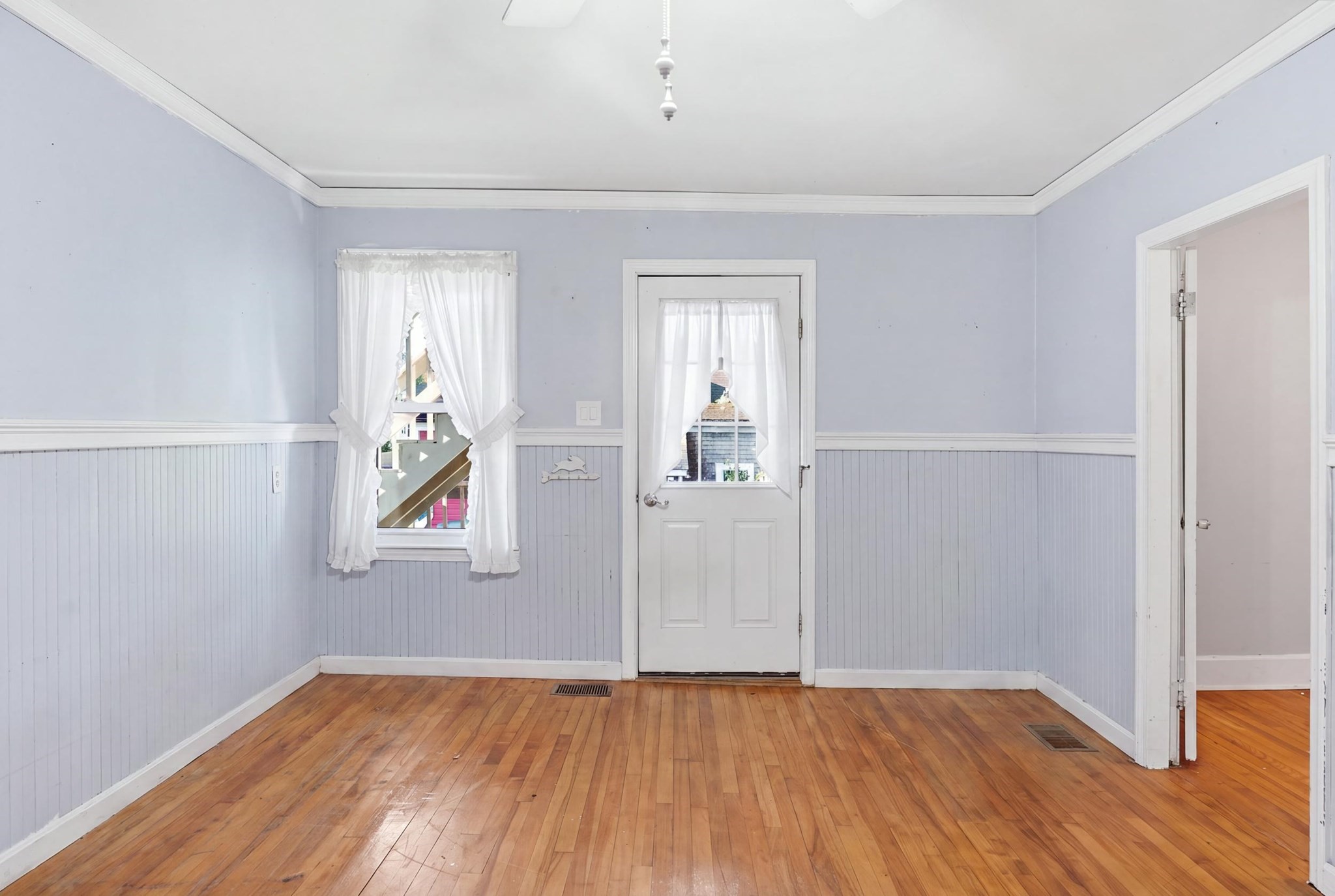 48 Litchfield Ave Property Photo 15
