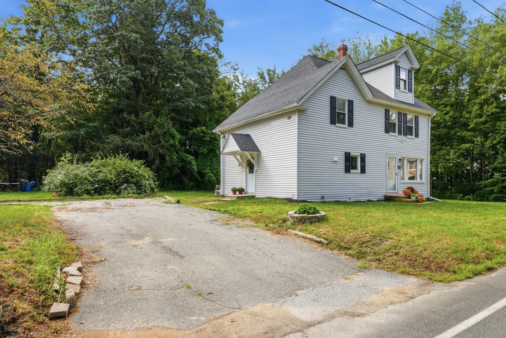 169 Quinapoxet St Property Photo 6