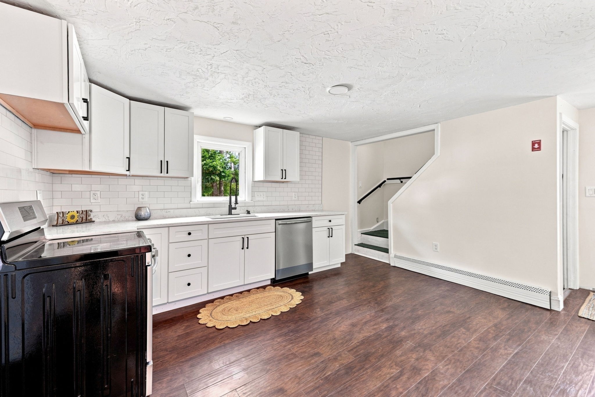 169 Quinapoxet St Property Photo 10