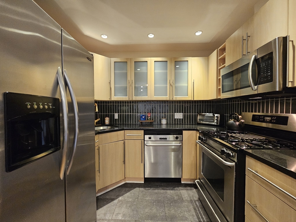 55 Broadlawn Park # 16b Property Photo 1