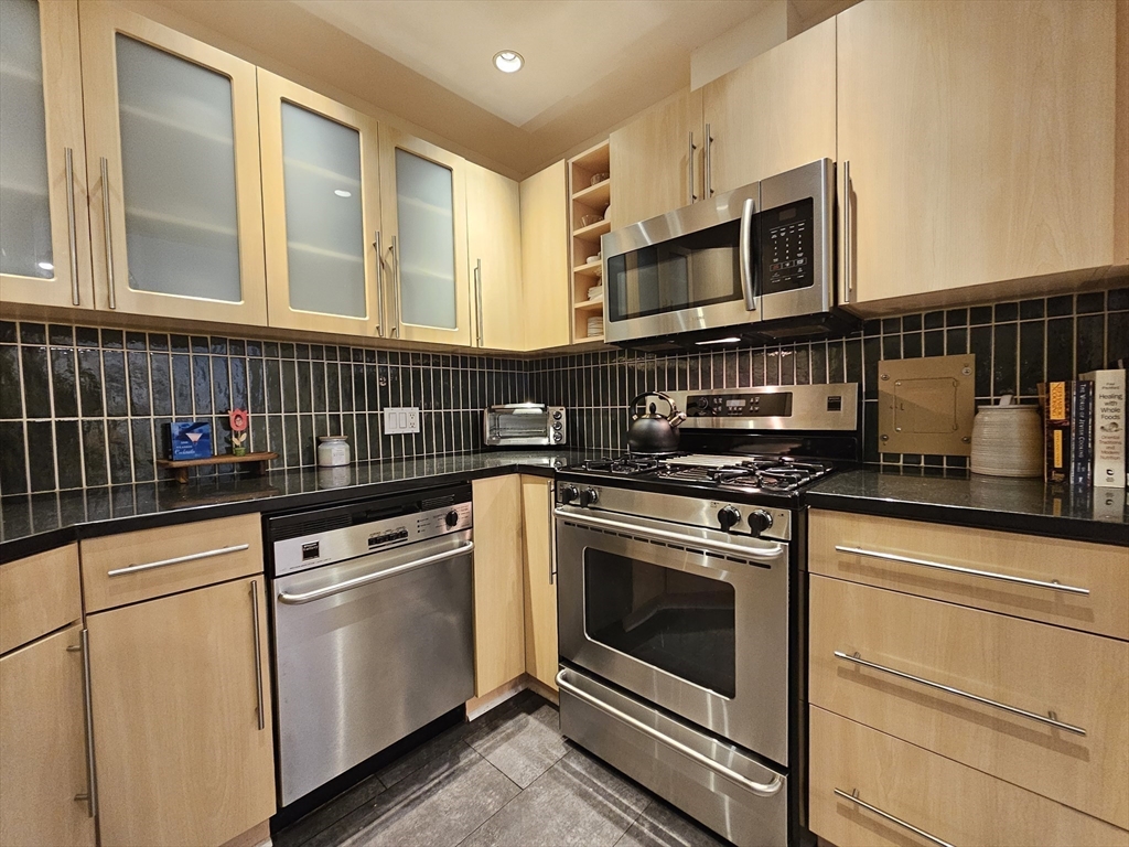 55 Broadlawn Park # 16b Property Photo 3