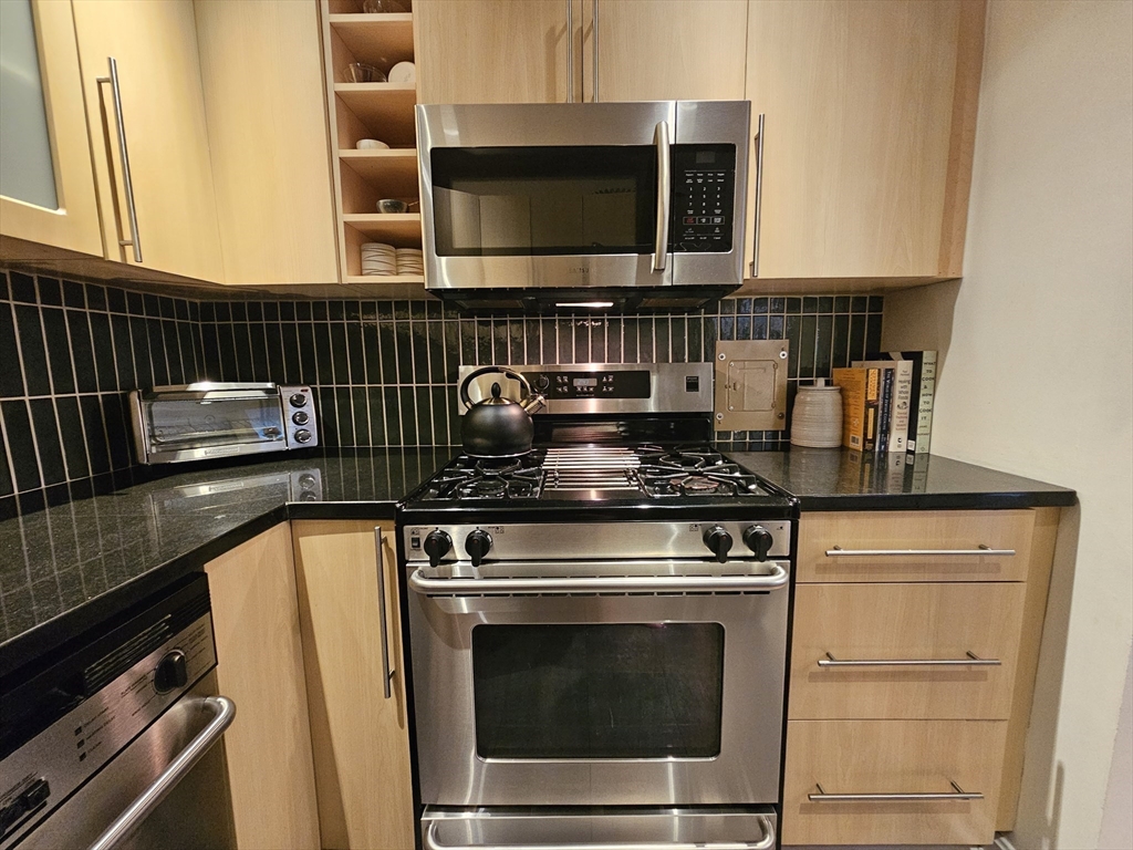 55 Broadlawn Park # 16b Property Photo 4