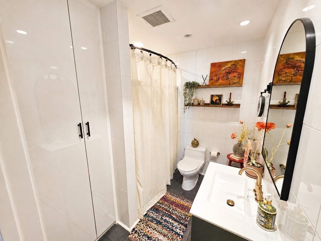 55 Broadlawn Park # 16b Property Photo 17