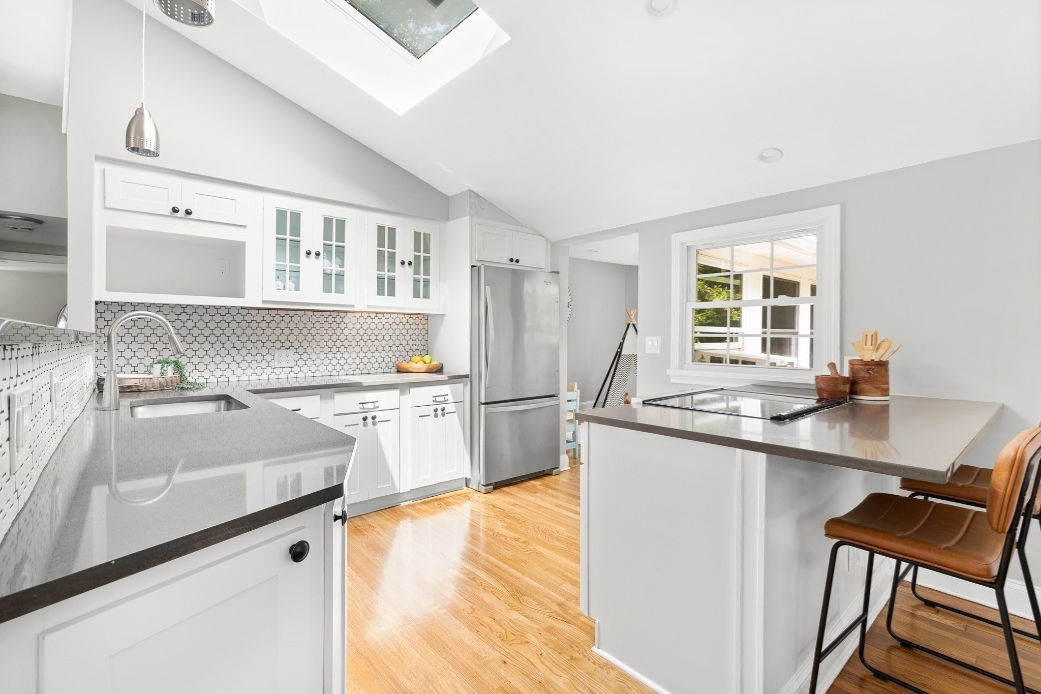 10 Kardon Rd Property Photo 9