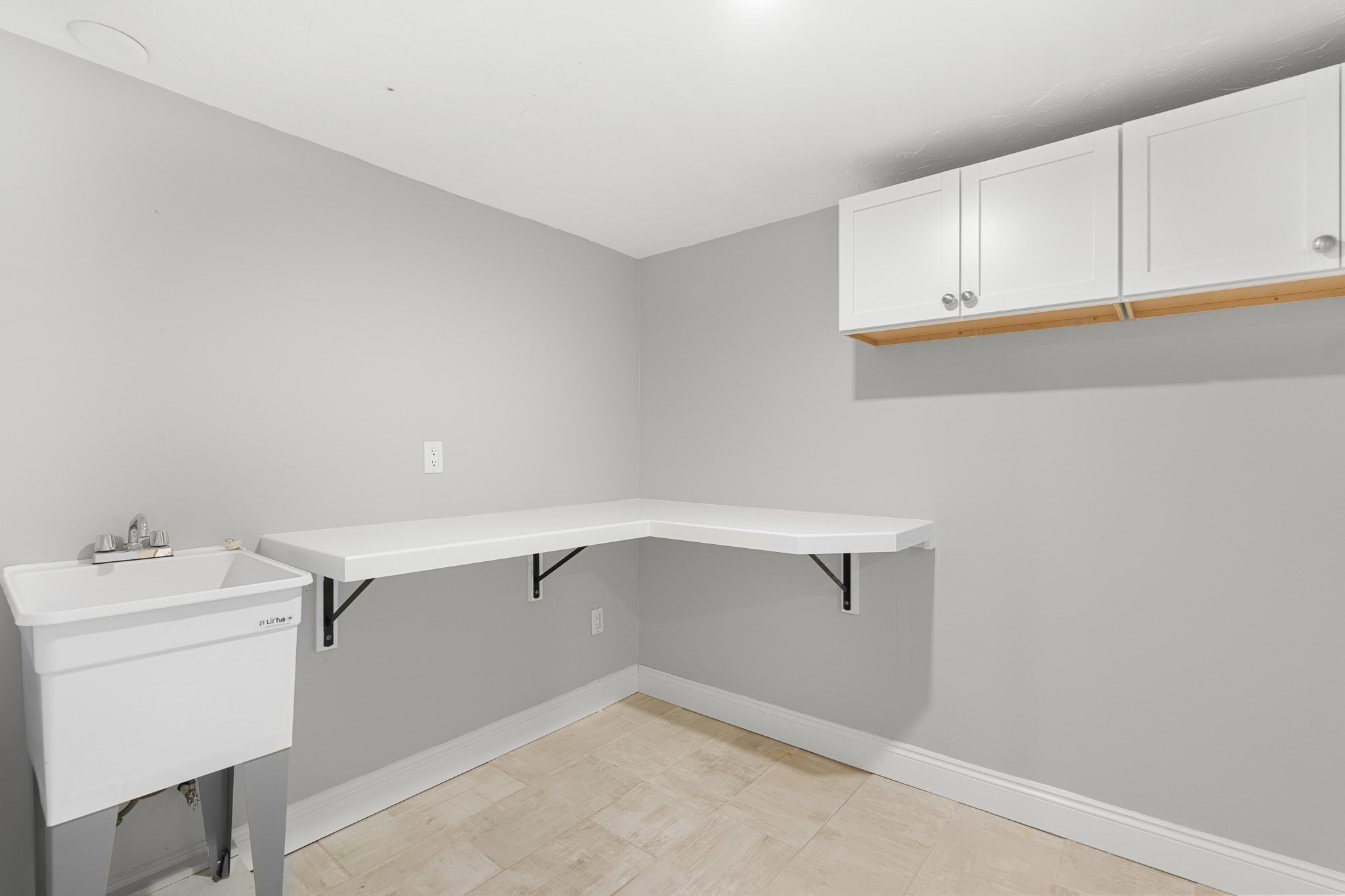 10 Kardon Rd Property Photo 20