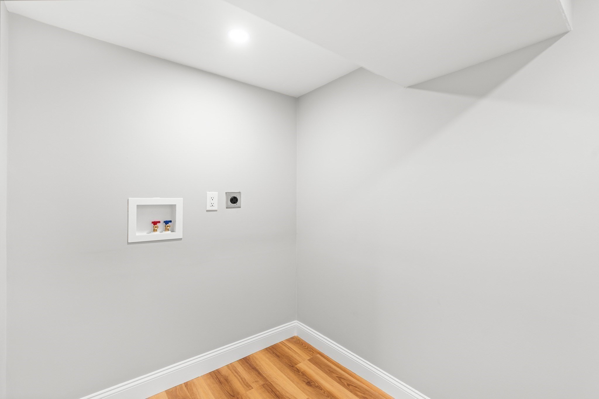 10 Kardon Rd Property Photo 21