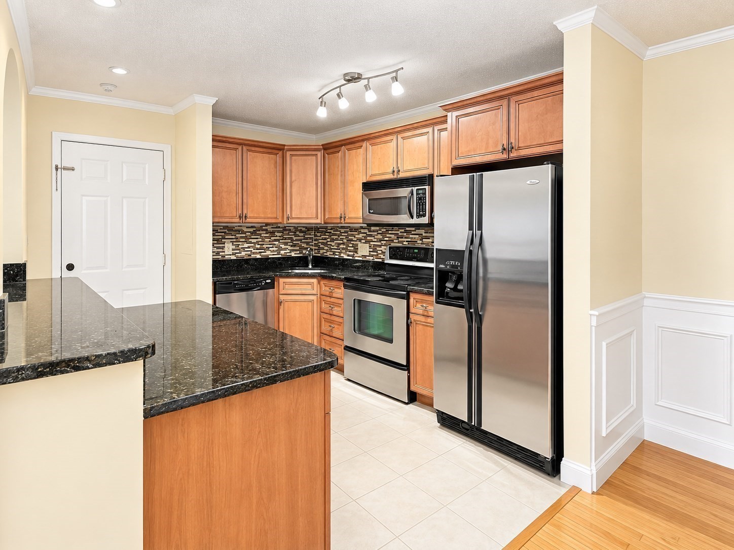 400 Brookside # F Property Photo 2