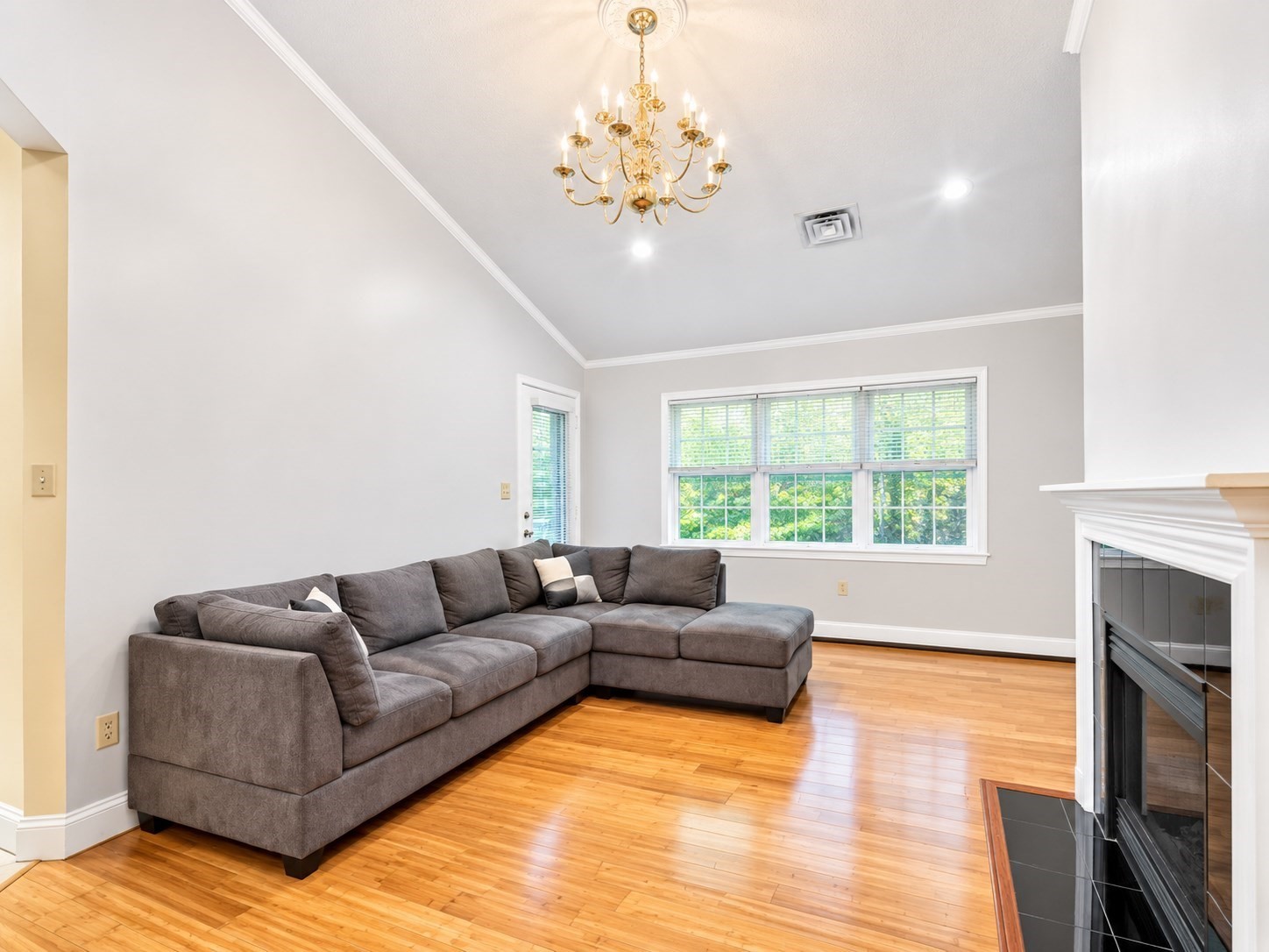 400 Brookside # F Property Photo 6