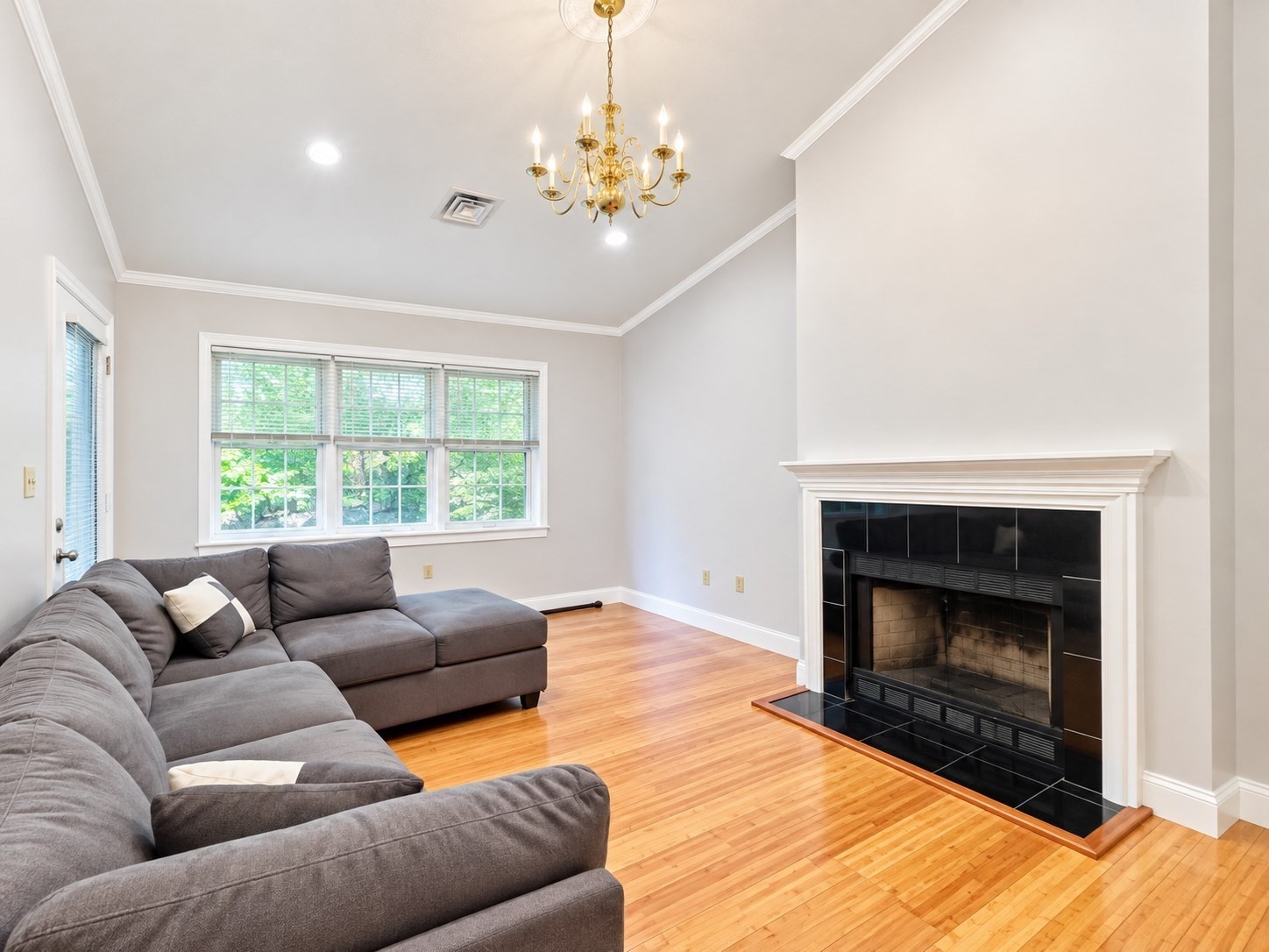 400 Brookside # F Property Photo 7