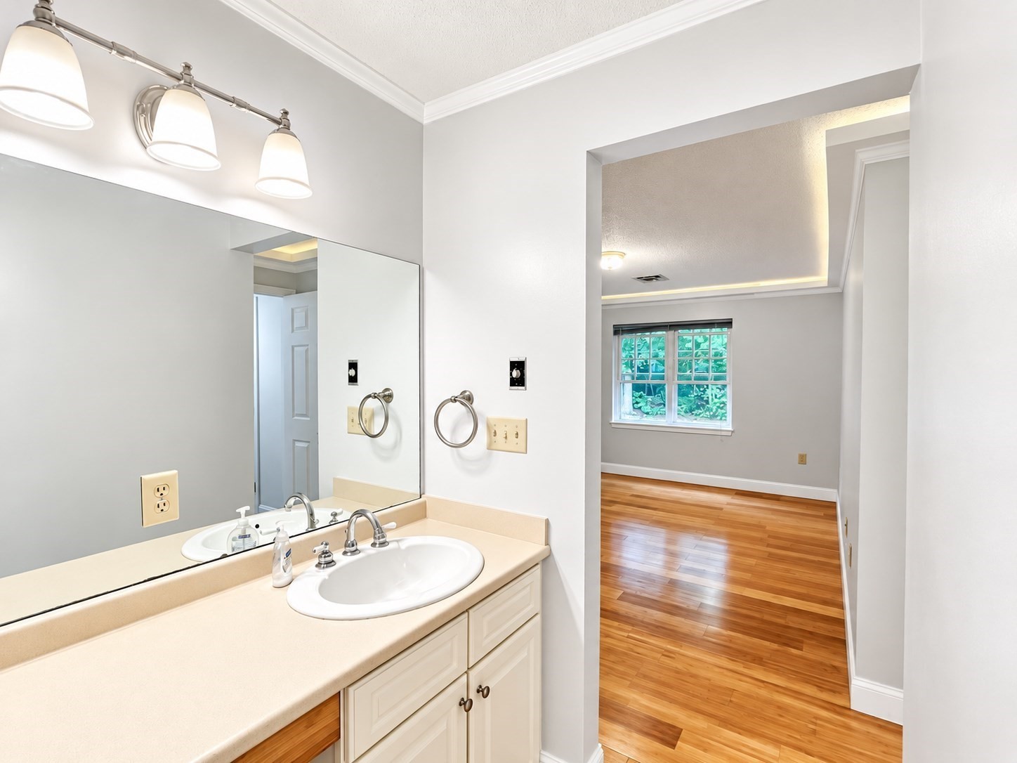 400 Brookside # F Property Photo 15
