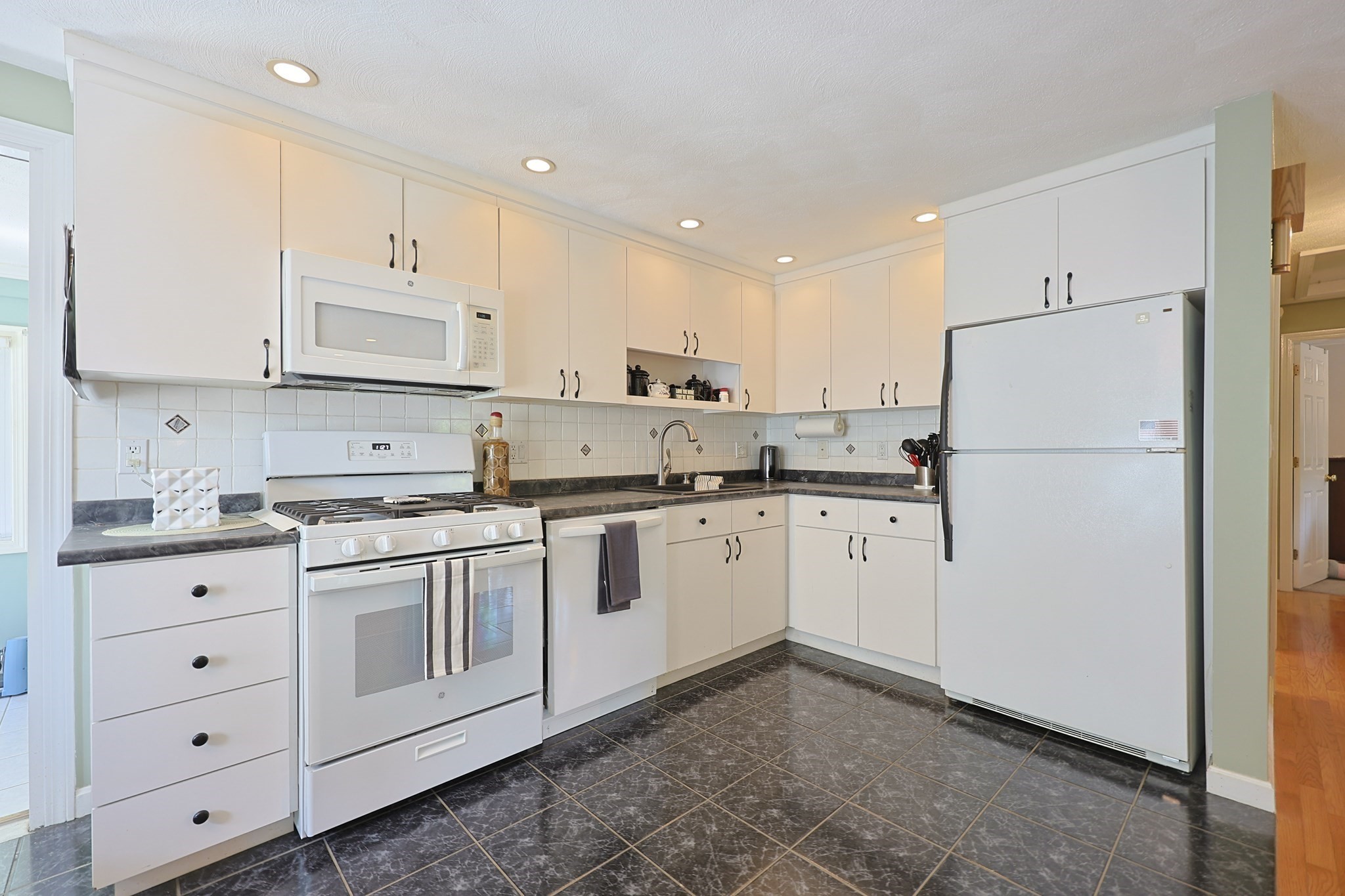 37 Cliftondale Property Photo 6