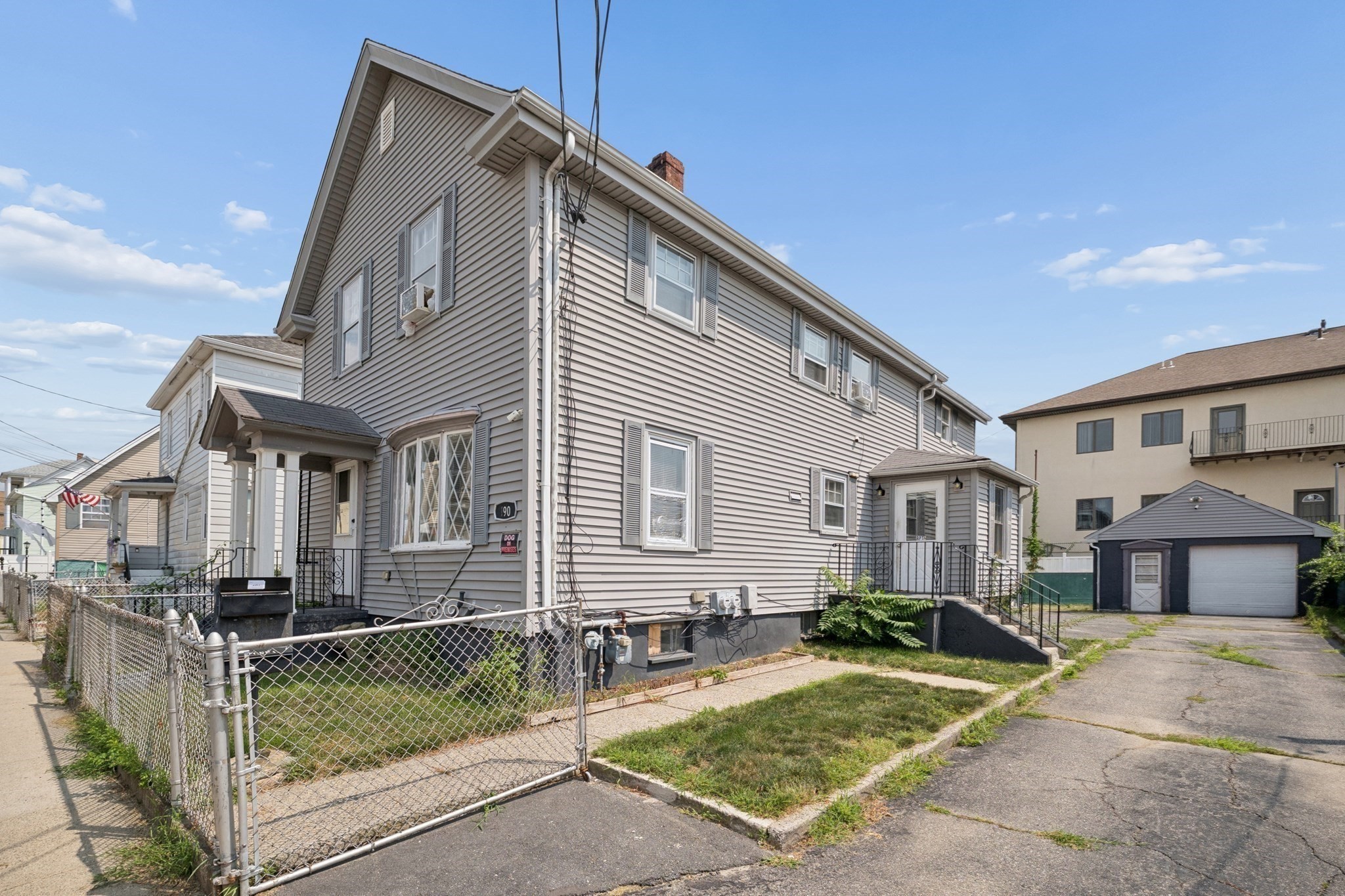 190 Raymond St Property Photo 3
