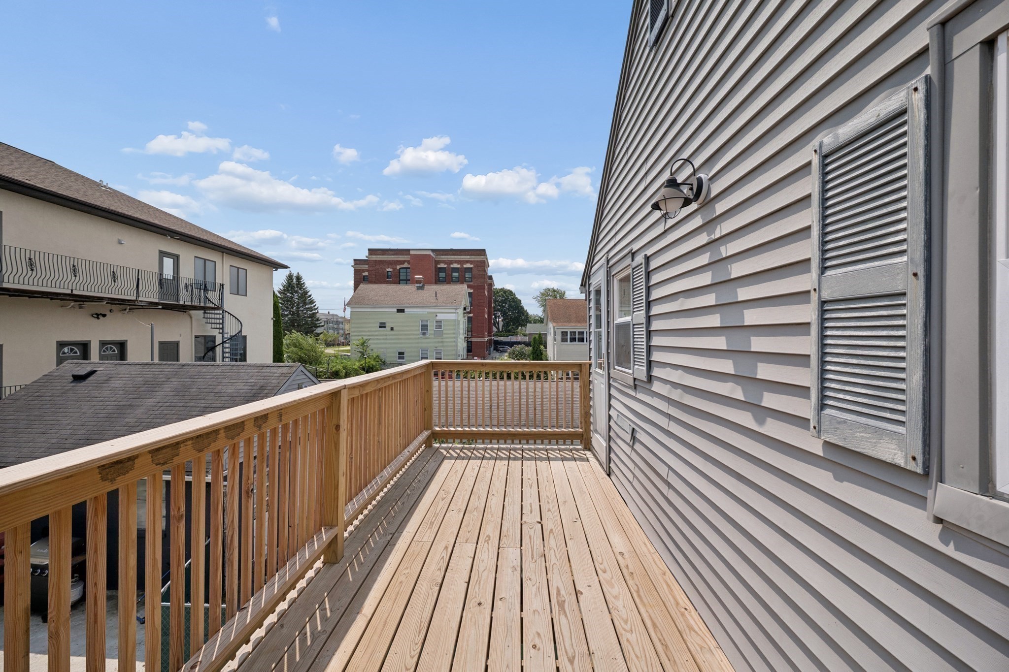 190 Raymond St Property Photo 7