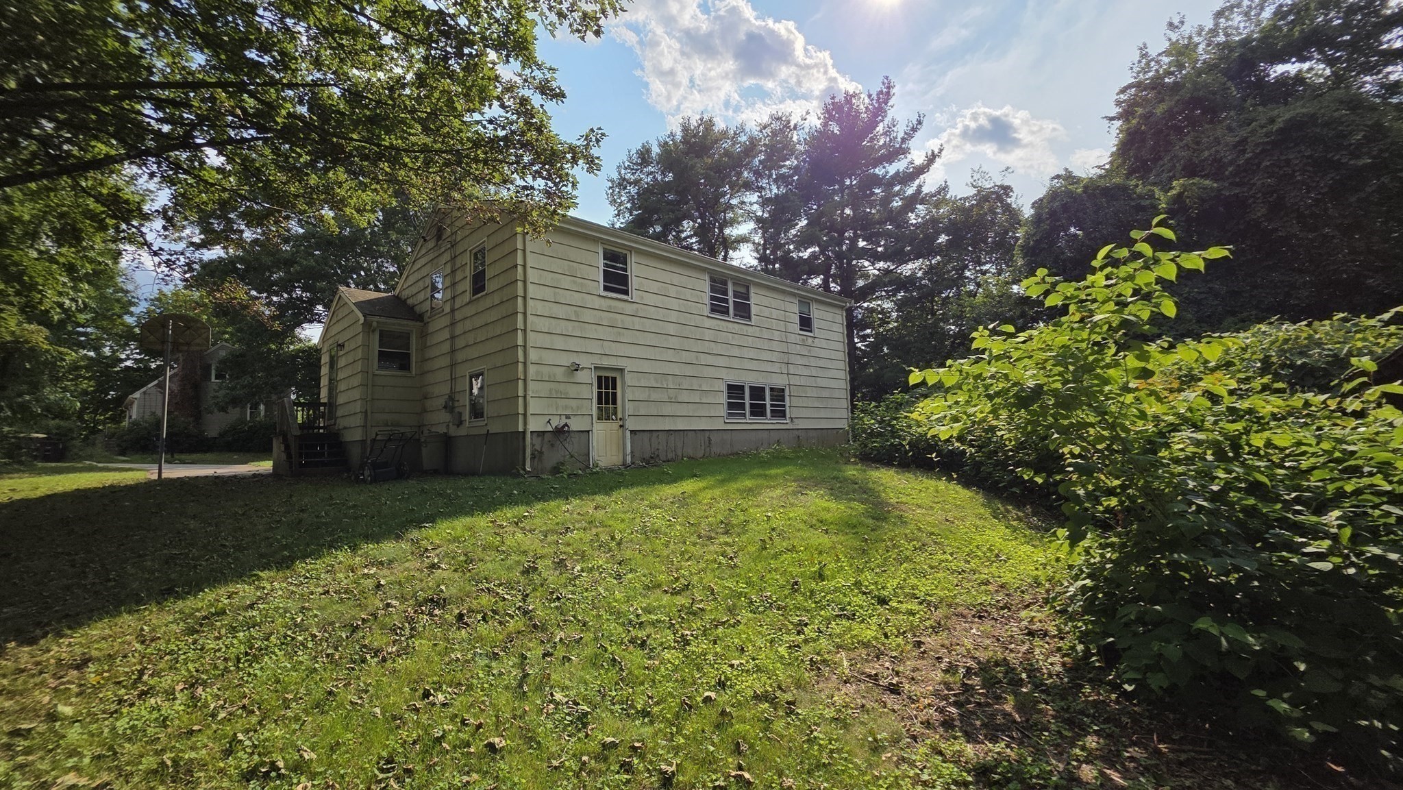 29 Whitcomb Ter Property Photo 3