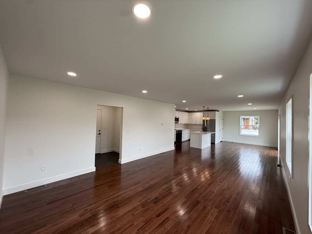 33 Polaski Ave Property Photo 6