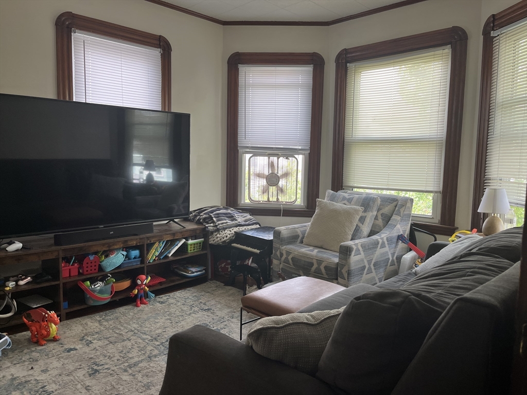 334 Earle St # 3W Property Photo 1