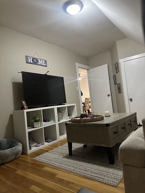 2 Hyacinth St # 3 Property Photo 1