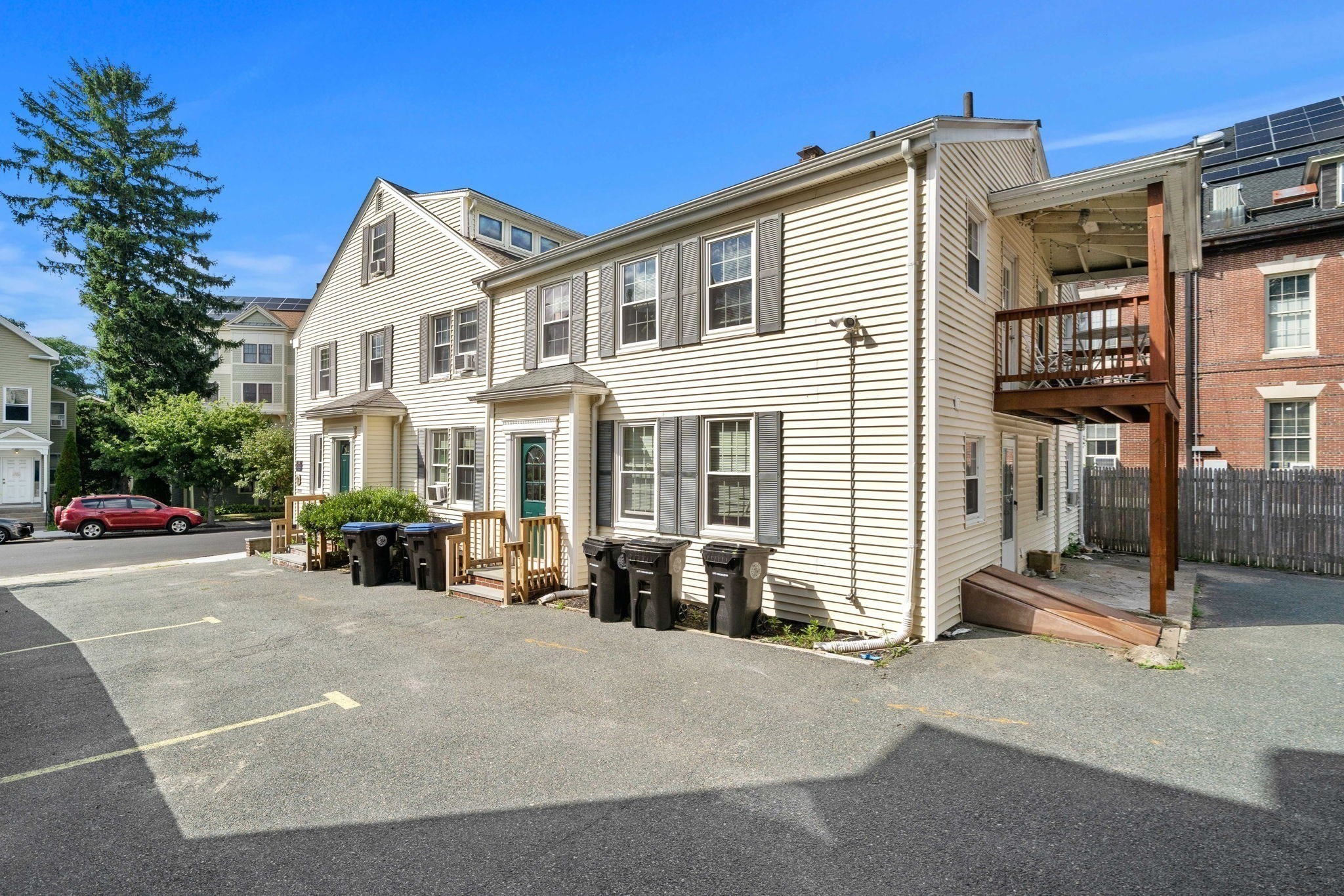 19 Essex St Property Photo 3