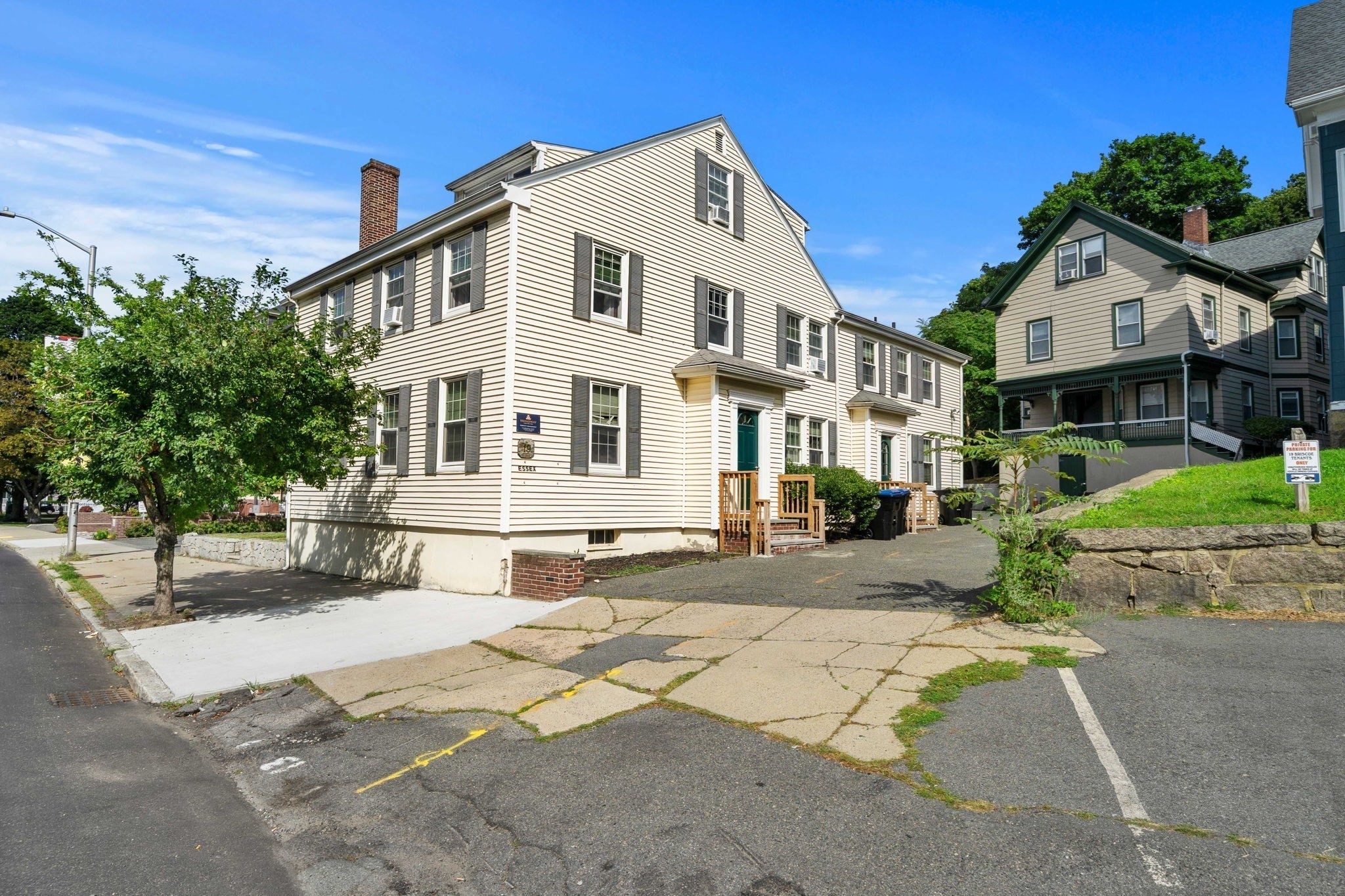 19 Essex St Property Photo 5