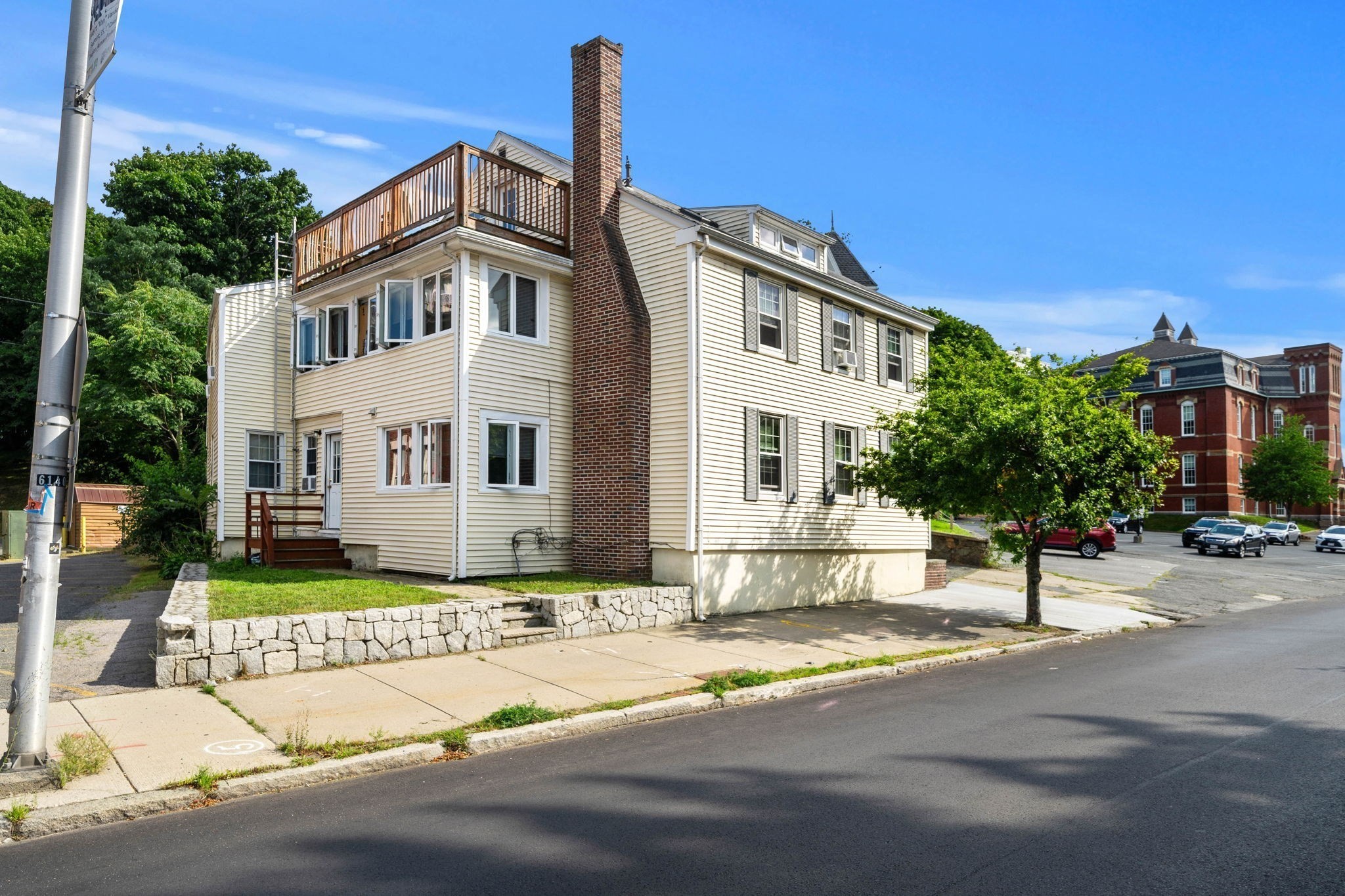19 Essex St Property Photo 6