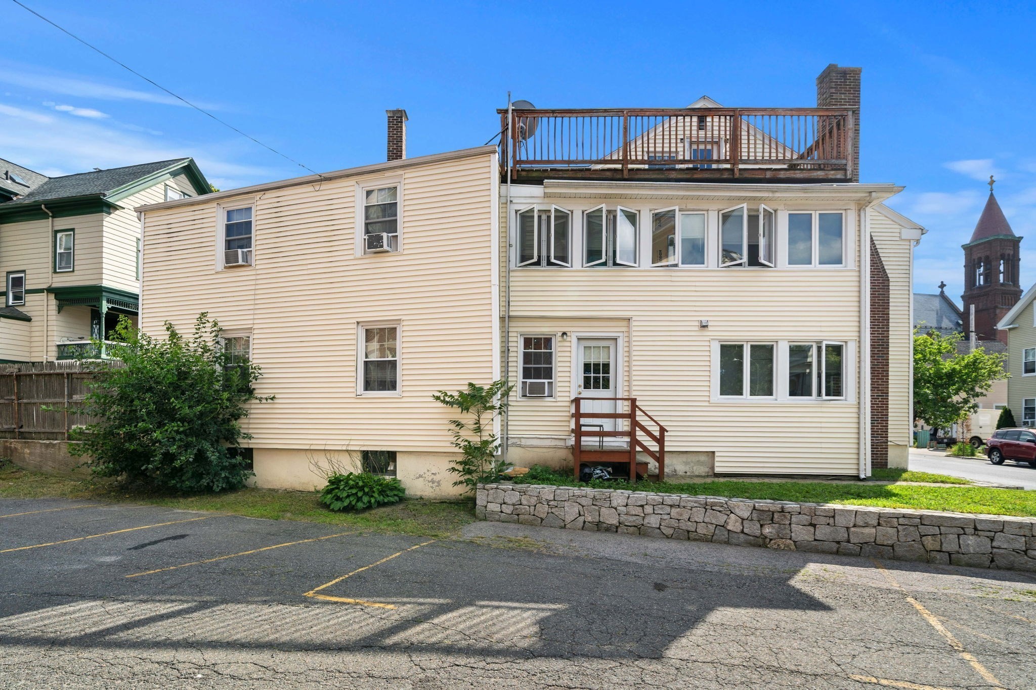 19 Essex St Property Photo 7
