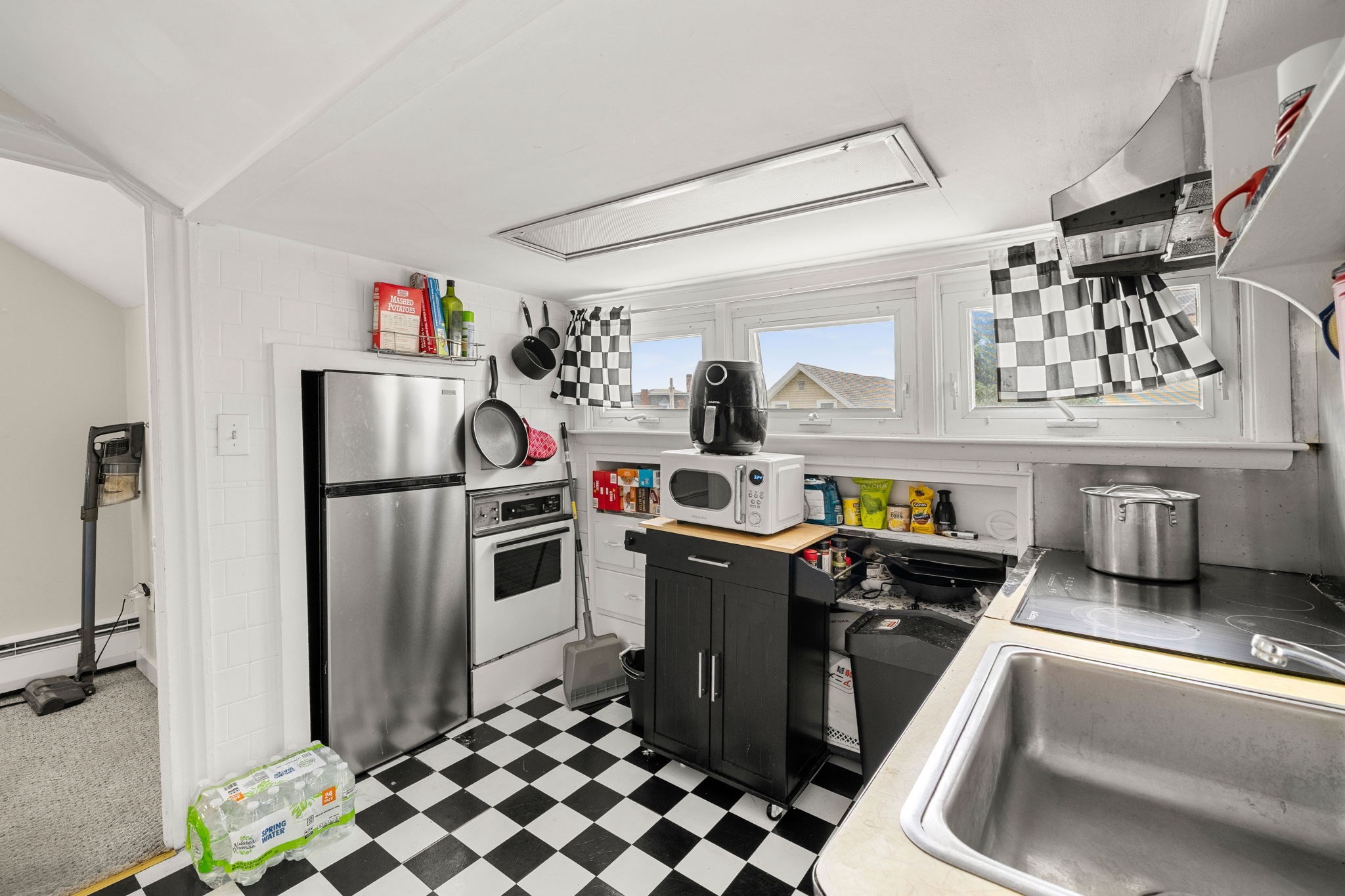 19 Essex St Property Photo 17