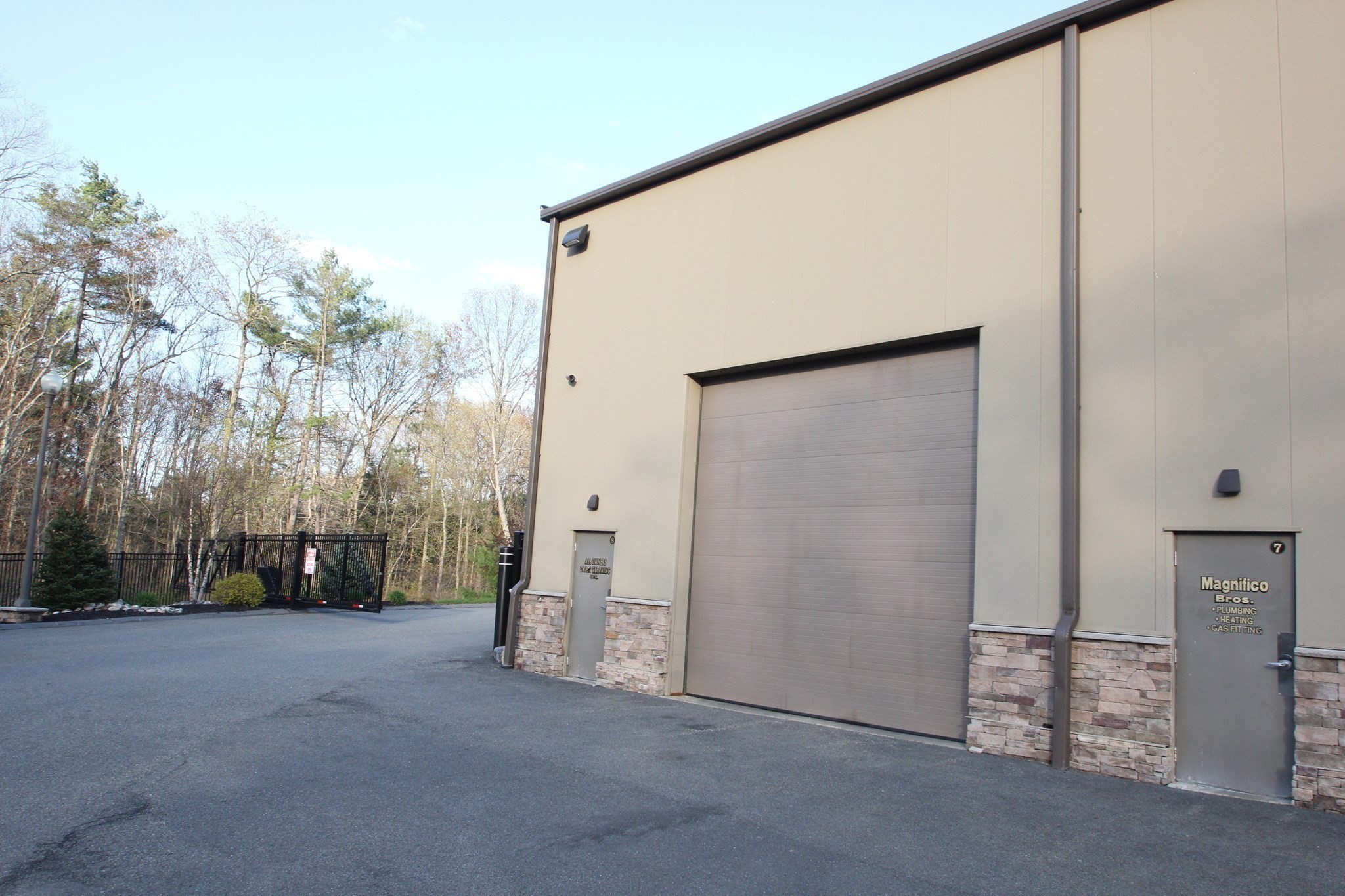 2302 Turnpike St Property Photo 4
