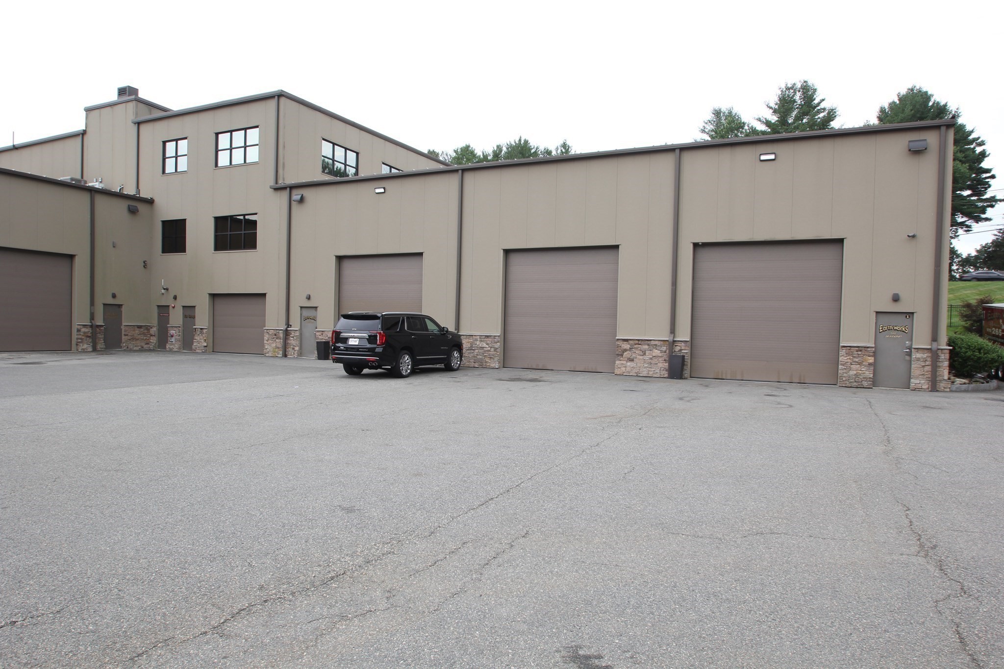 2302 Turnpike St Property Photo 6