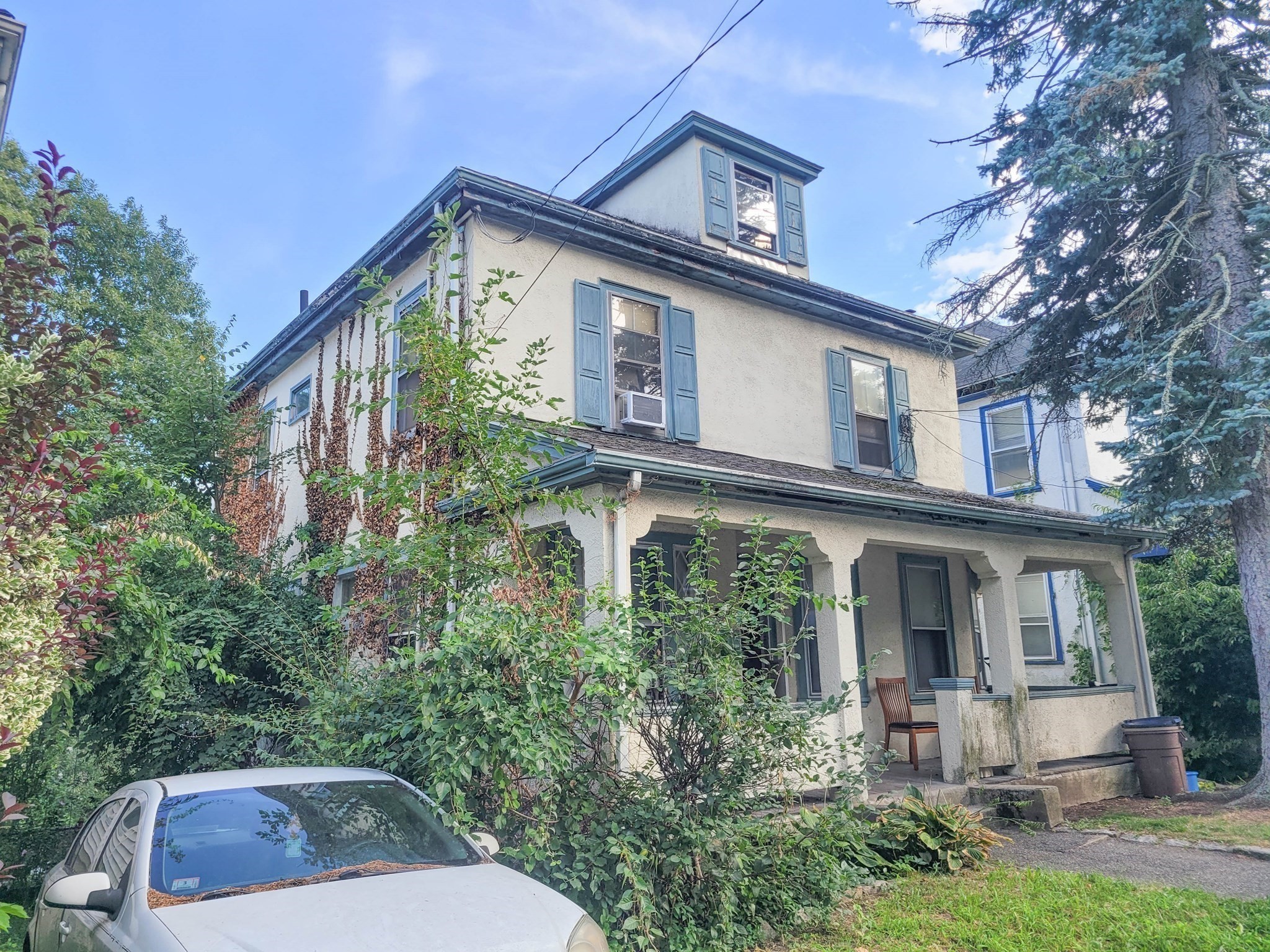 152 Savannah Avenue Property Photo 1