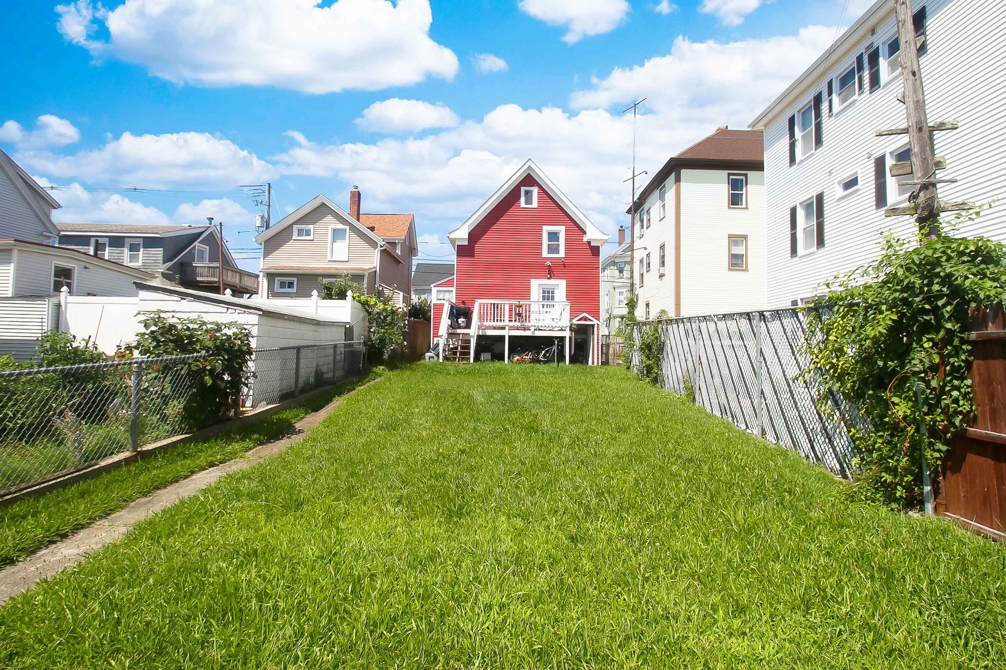 90 Hemlock St Property Photo 3
