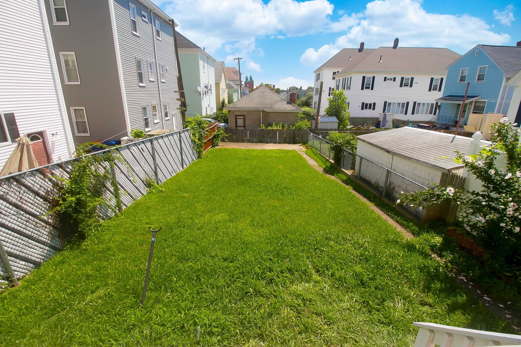 90 Hemlock St Property Photo 4
