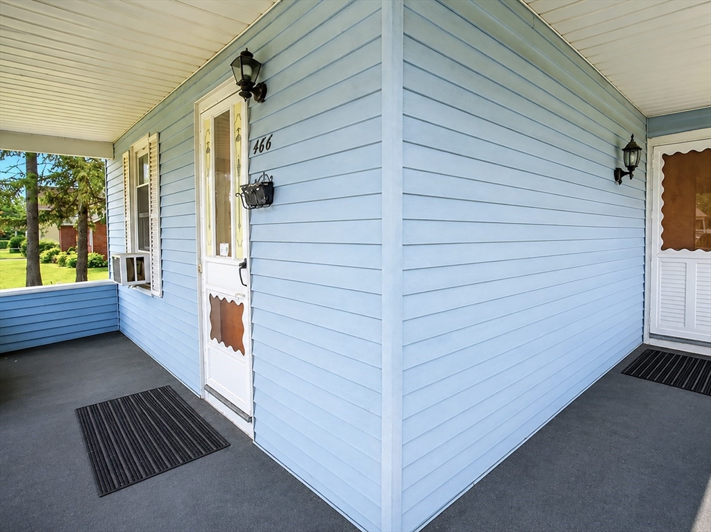 466 East Main Street Property Photo 6