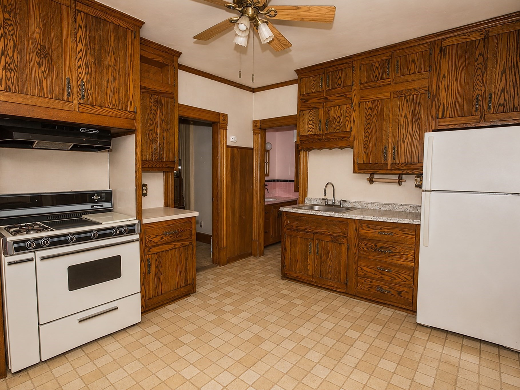 466 East Main Street Property Photo 14