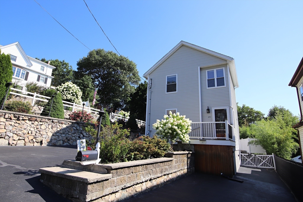 27 Overlea Avenue Property Photo 2