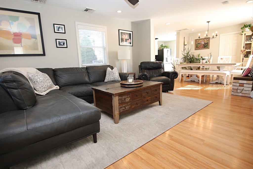27 Overlea Avenue Property Photo 6