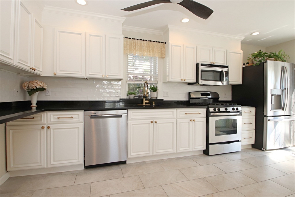 27 Overlea Avenue Property Photo 7