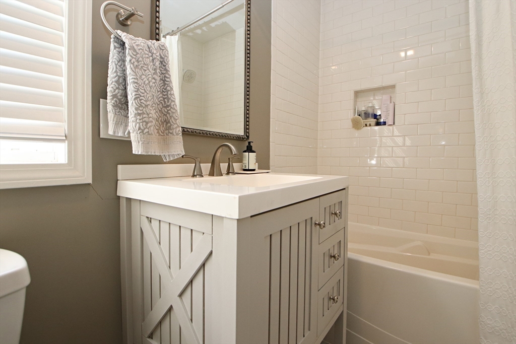 27 Overlea Avenue Property Photo 14