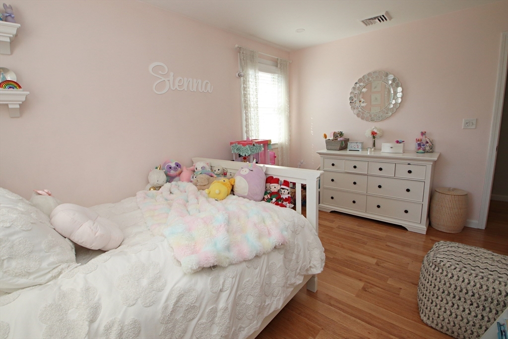 27 Overlea Avenue Property Photo 20