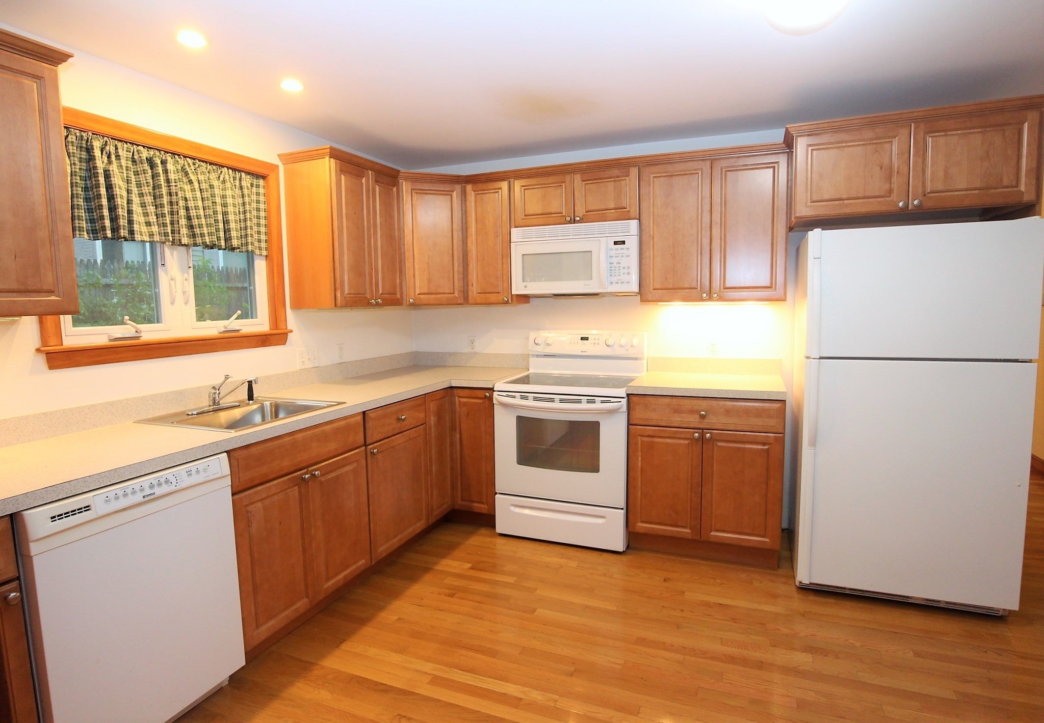52 Westminster Ave # 52 Property Photo 1