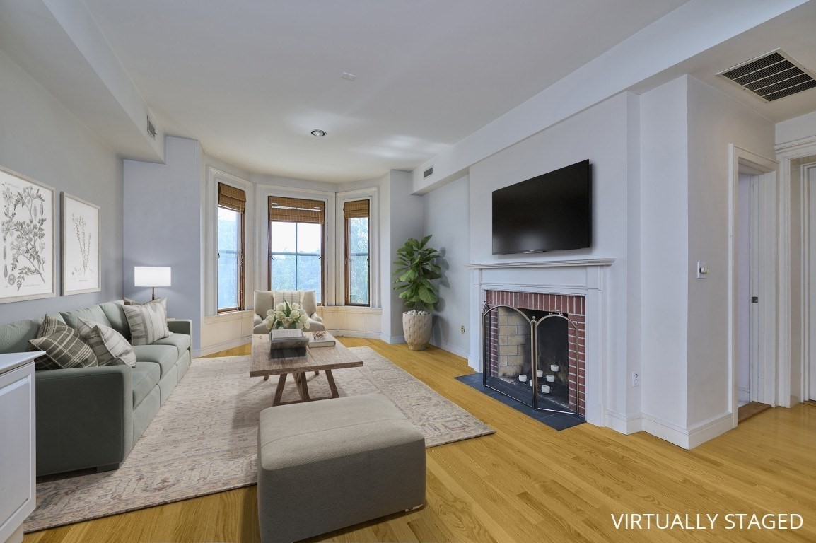 40 Isabella # 2E Property Photo 1