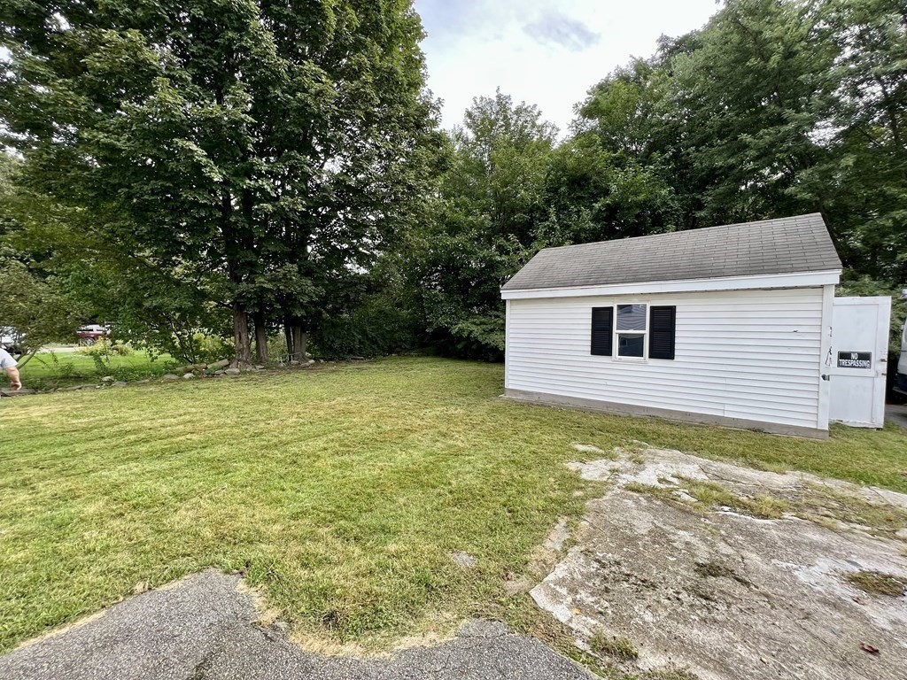 617 Main St Property Photo 4