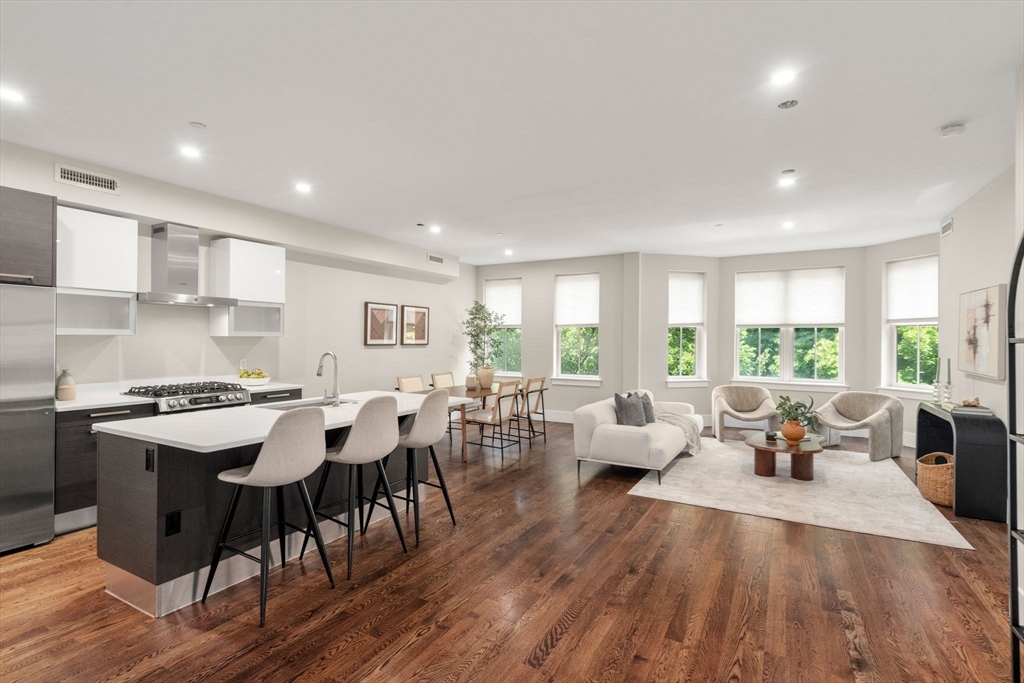 10 St George # U301 Property Photo 1