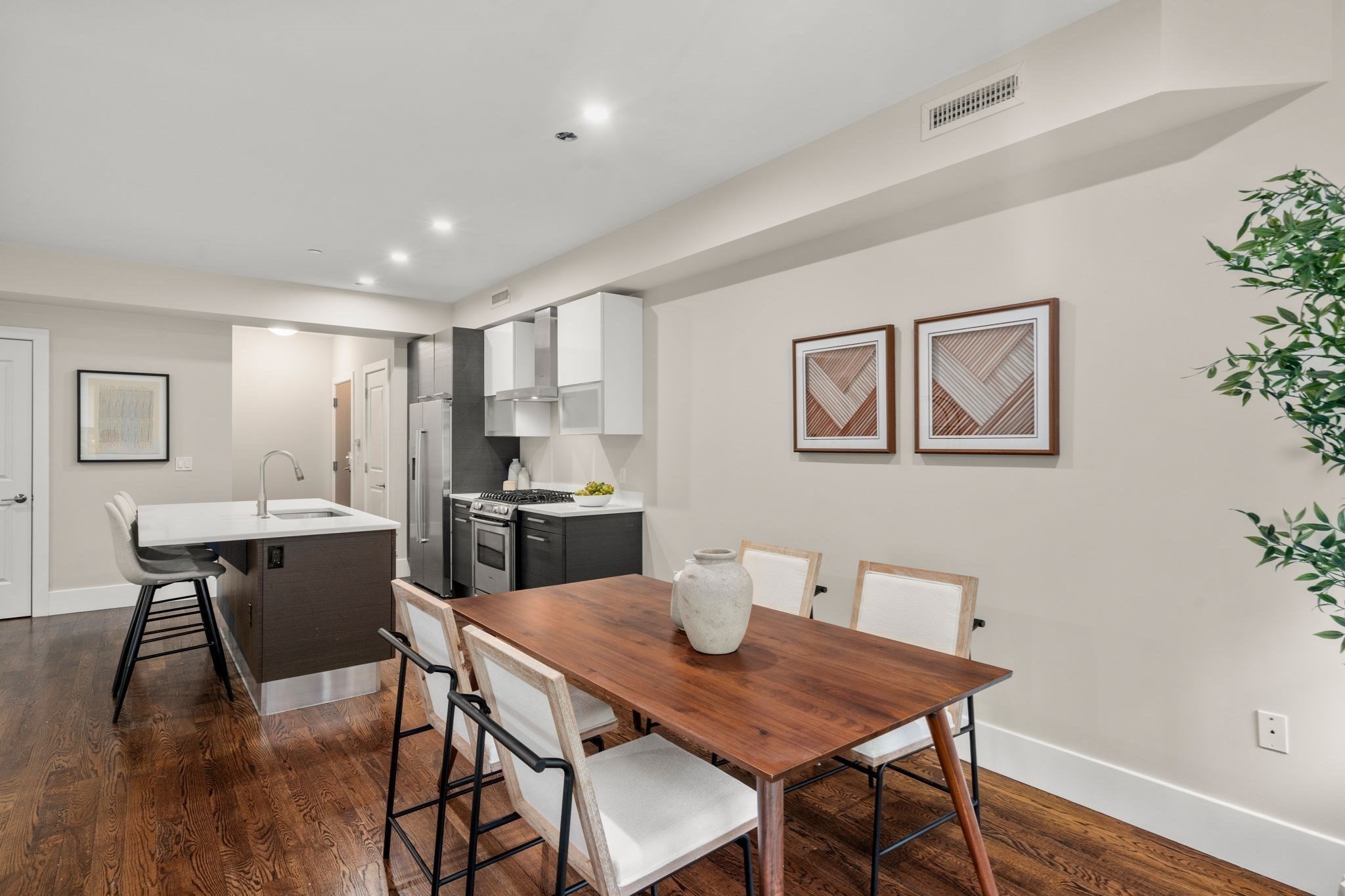 10 St George # U301 Property Photo 6