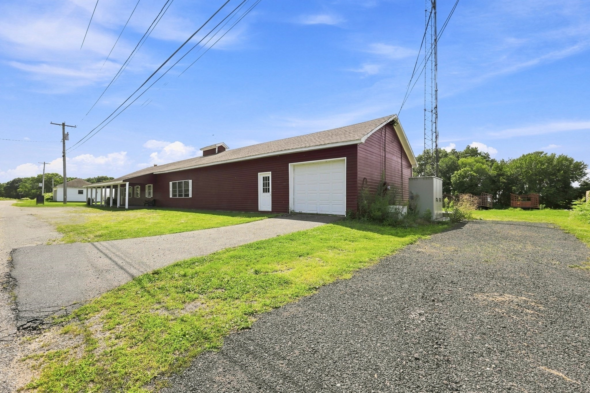 160 E Hill Rd Property Photo 2