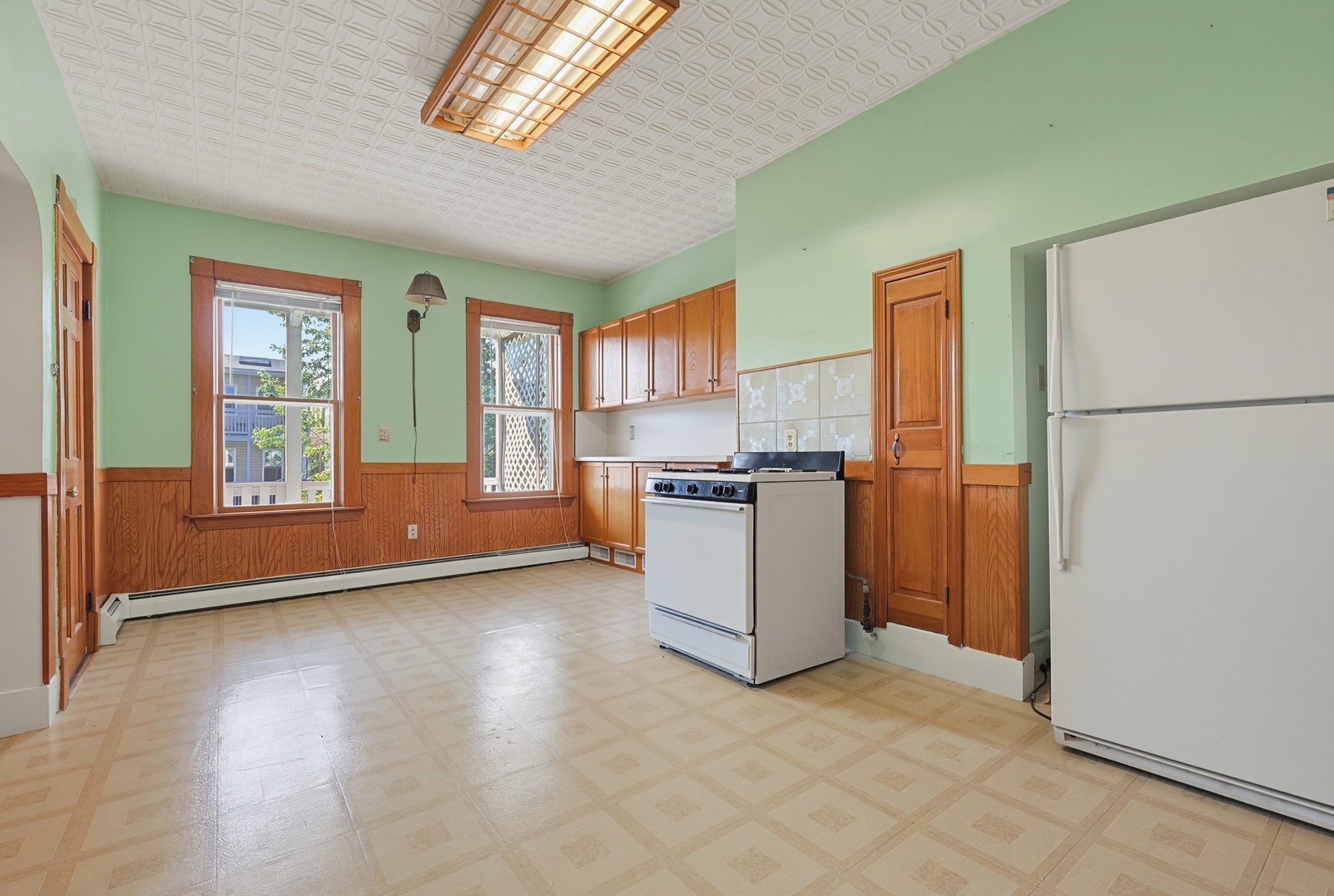 233 Saratoga Street Property Photo 3
