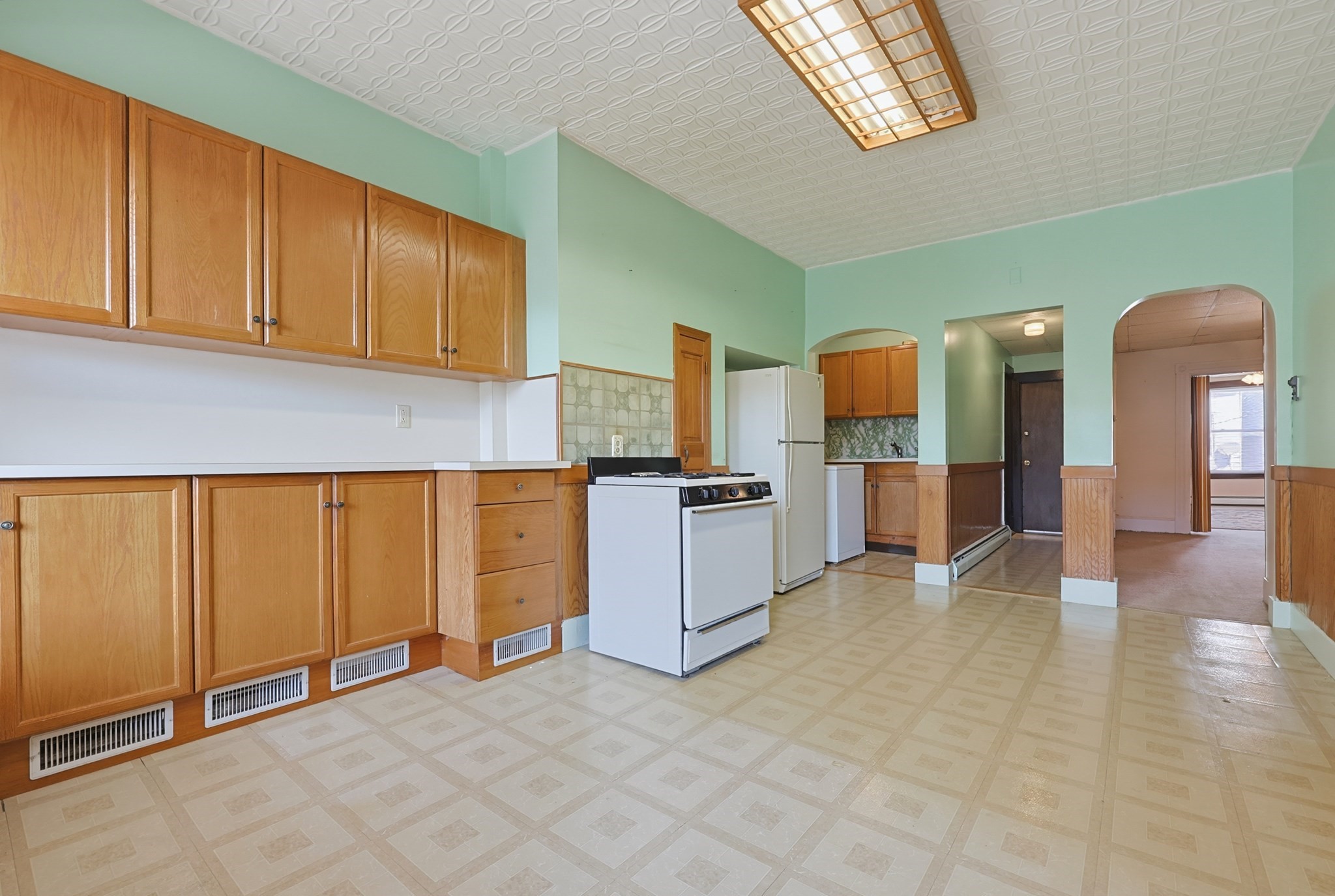 233 Saratoga Street Property Photo 4
