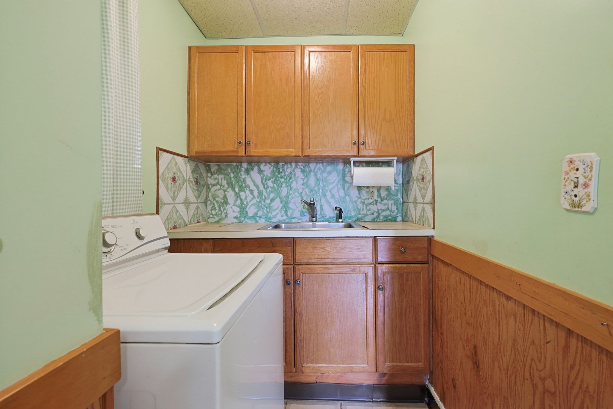 233 Saratoga Street Property Photo 7