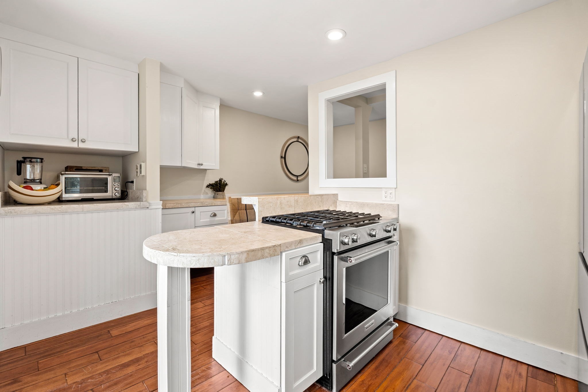 16 Warren St # 16 Property Photo 6
