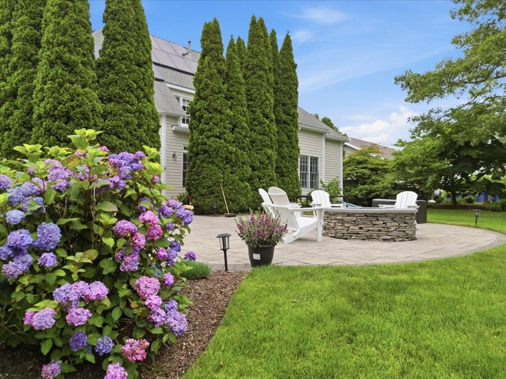 43 White Cliffs Drive Property Photo 3