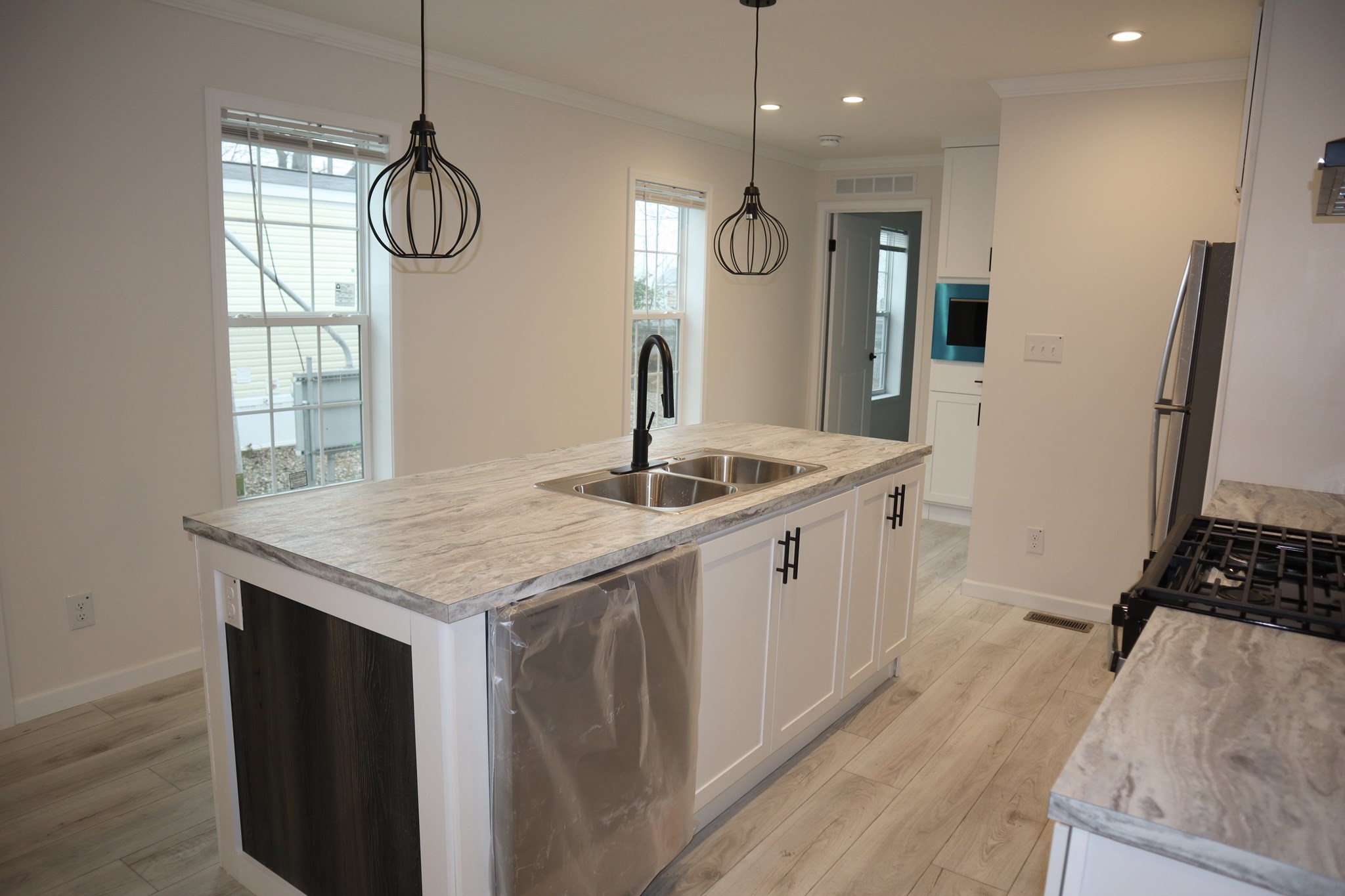 1346 Newport Ave # B22 Property Photo 5